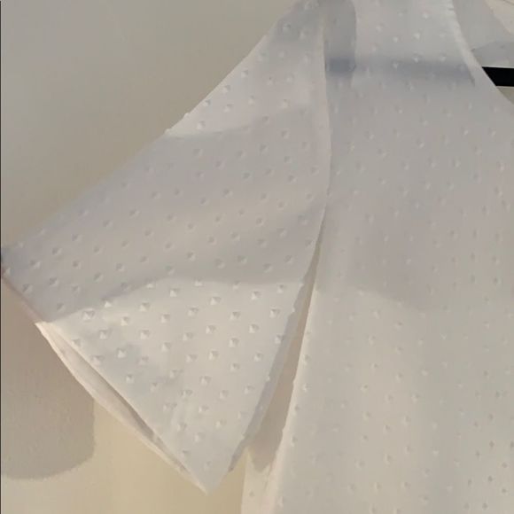 White crop top with textured pattern - Picture 2 of 4